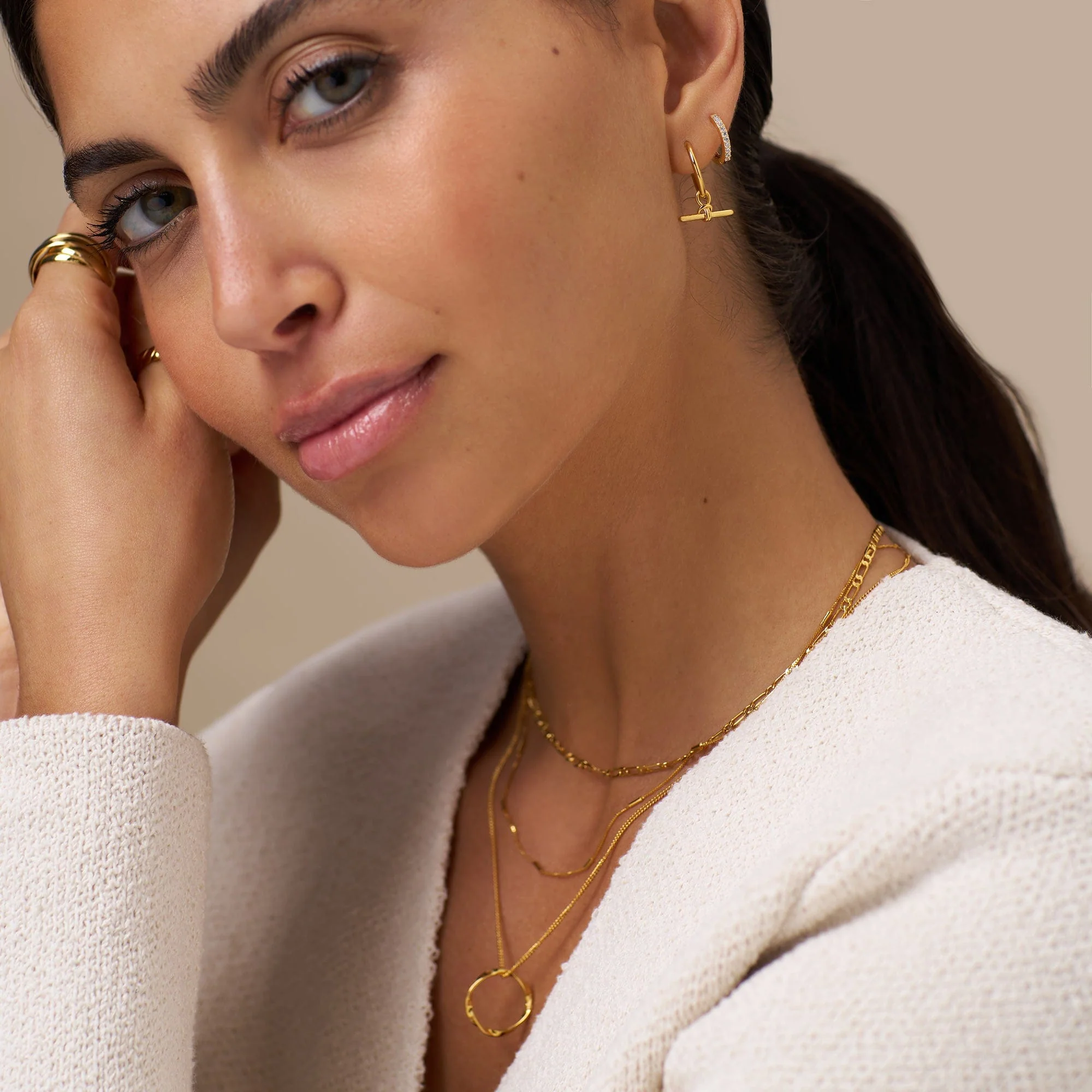 Dainty T-Bar Knot Hoop Earrings - Gold - Image 2