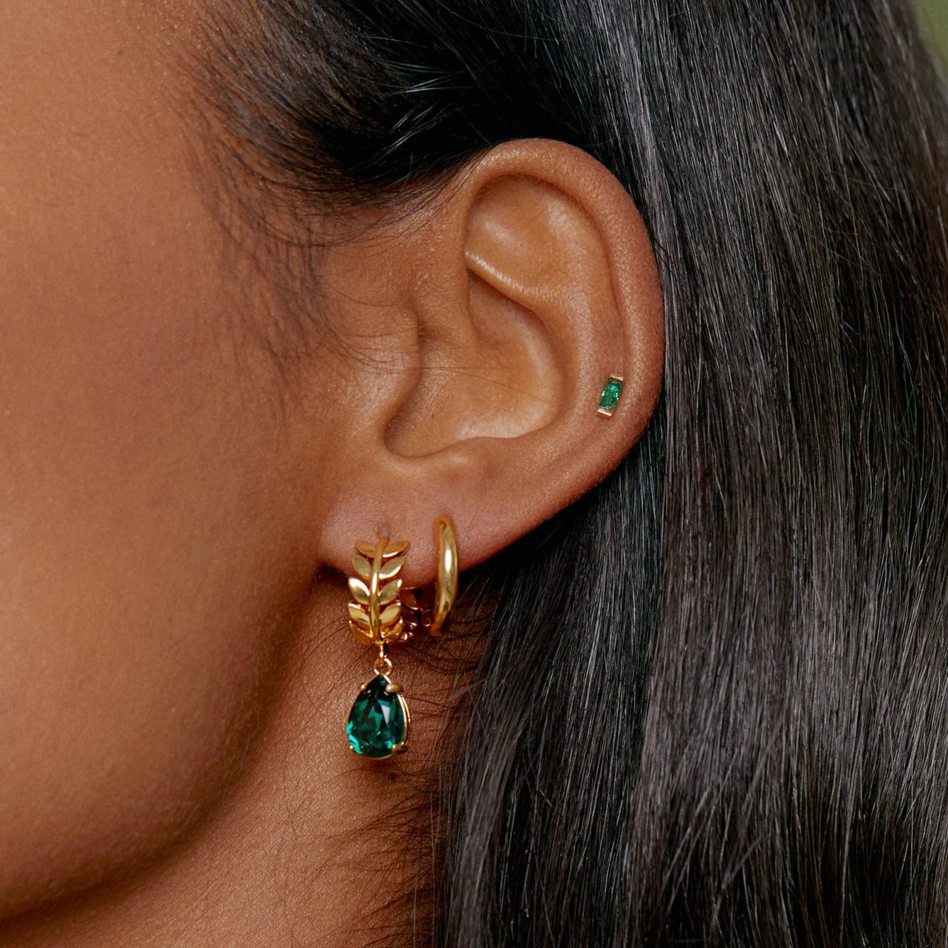 Emerald Baguette Labret Stud - Image 2