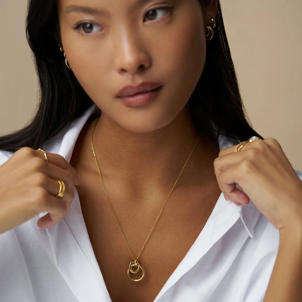 Interlocking Open Circle Necklace - Image 2